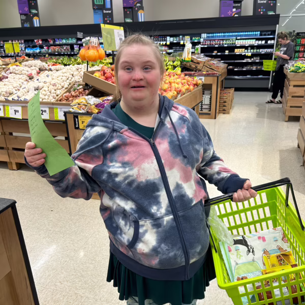 Branchability-Client-Shopping-for-Groceries-Adapted-Recreation-Programs-1-600
